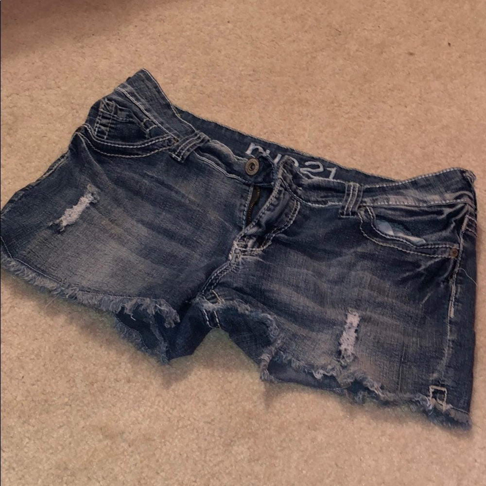 ~FRAYED/RIPPED SHORTS~